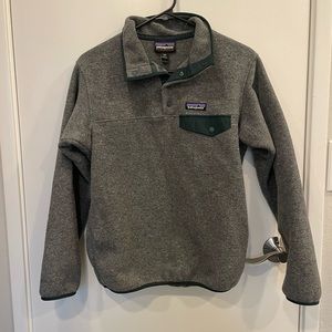 Womens grey patagonia fleece quarter button jacket xxs.